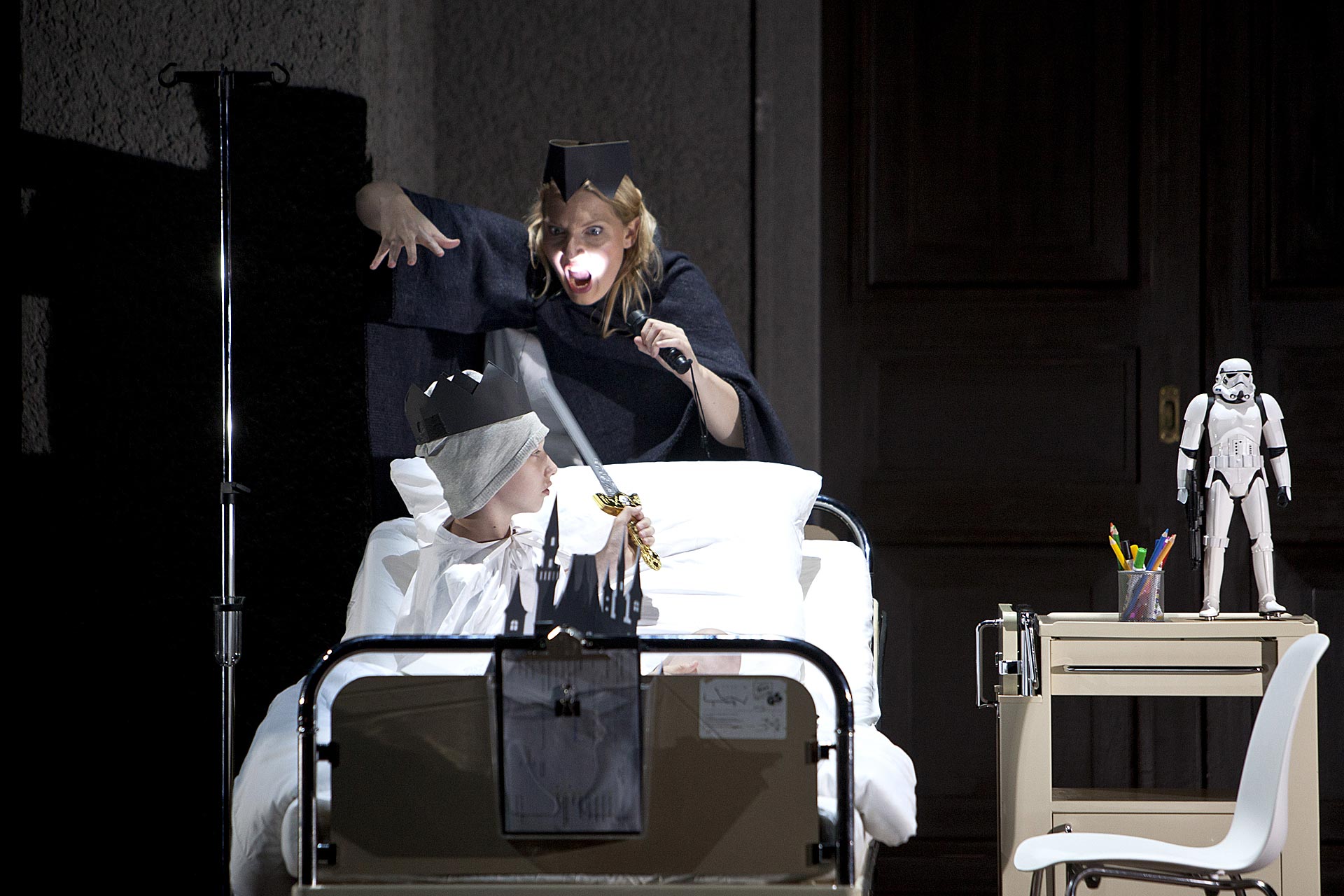 L'Invisible: Annika Schlicht; Foto © Bernd Uhlig / Deutsche Oper Berlin
